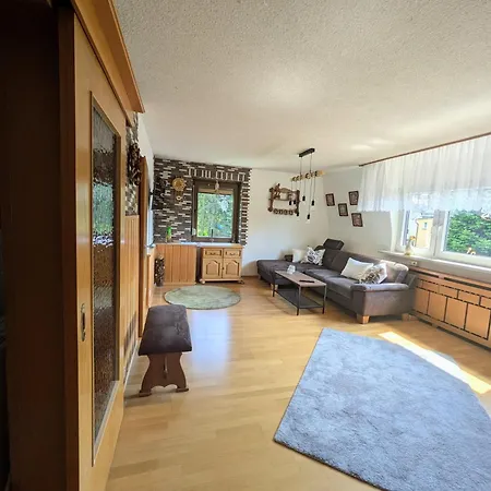 Mansardenwohnung Waldblick דירה *